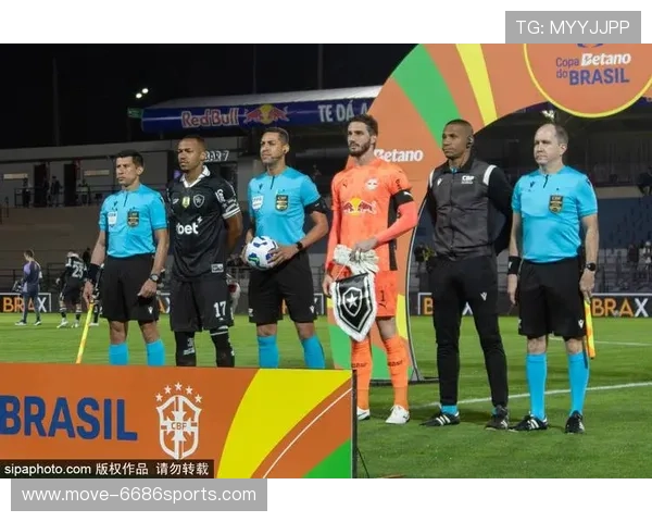 宽肩足球球星横扫绿茵赛场力量与荣耀并存引爆全球热潮