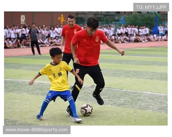 球星携手足球运动员传递梦想与力量助力青少年足球发展