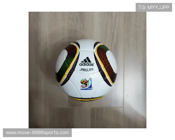 球星风采尽显绿茵场 球技争锋铸就足球传奇 荣耀与梦想并行