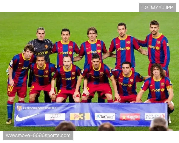 经典时刻重现：老一代足球巨星精彩合影与回忆瞬间